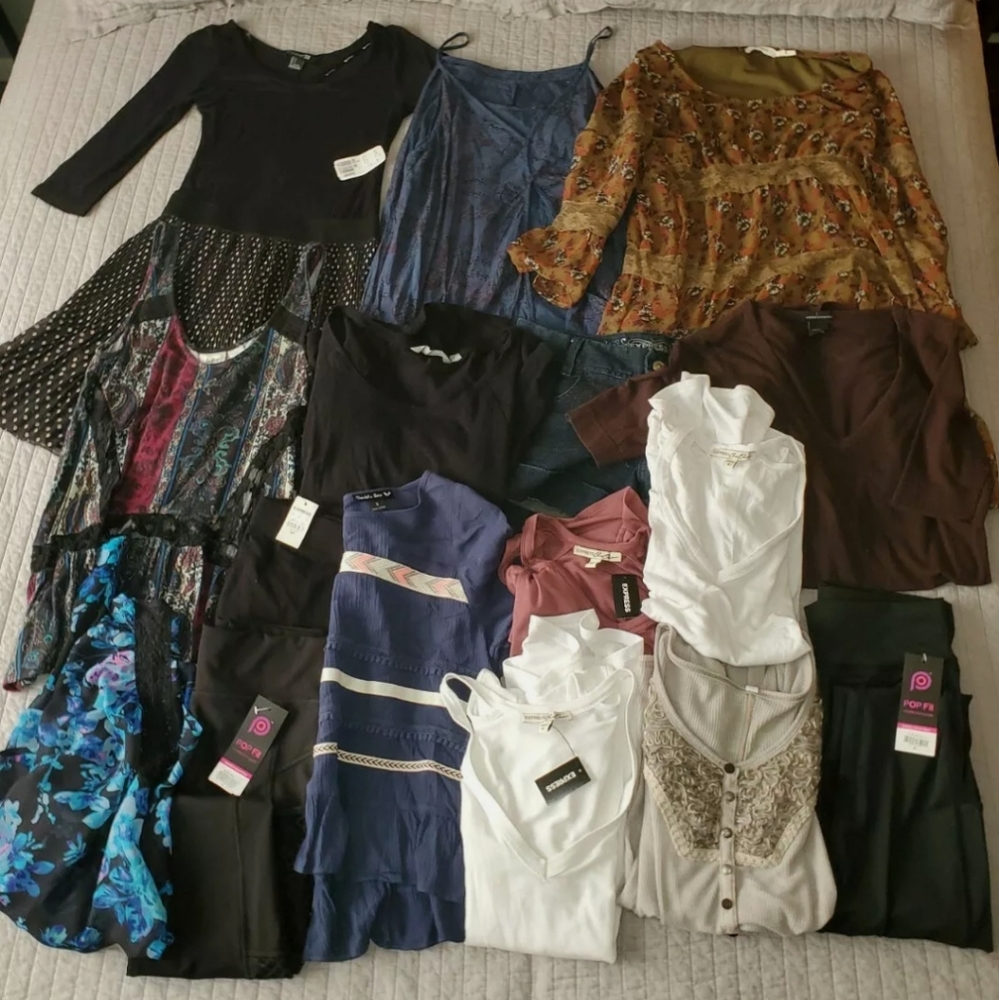 Lot of Women's Size Small Clothing 16 Pieces